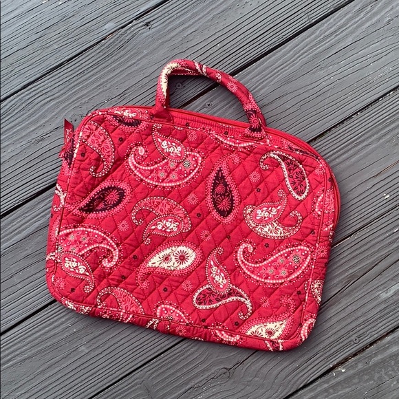 Vera Bradley Handbags - 🖤 Vera Bradley Red Paisley Laptop Bag 🖤